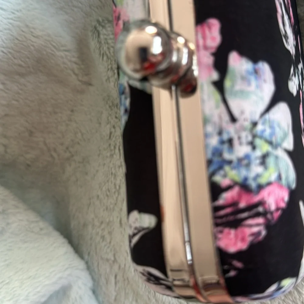 NWT White House Black Market Floral Clutch - Picture 12 of 15